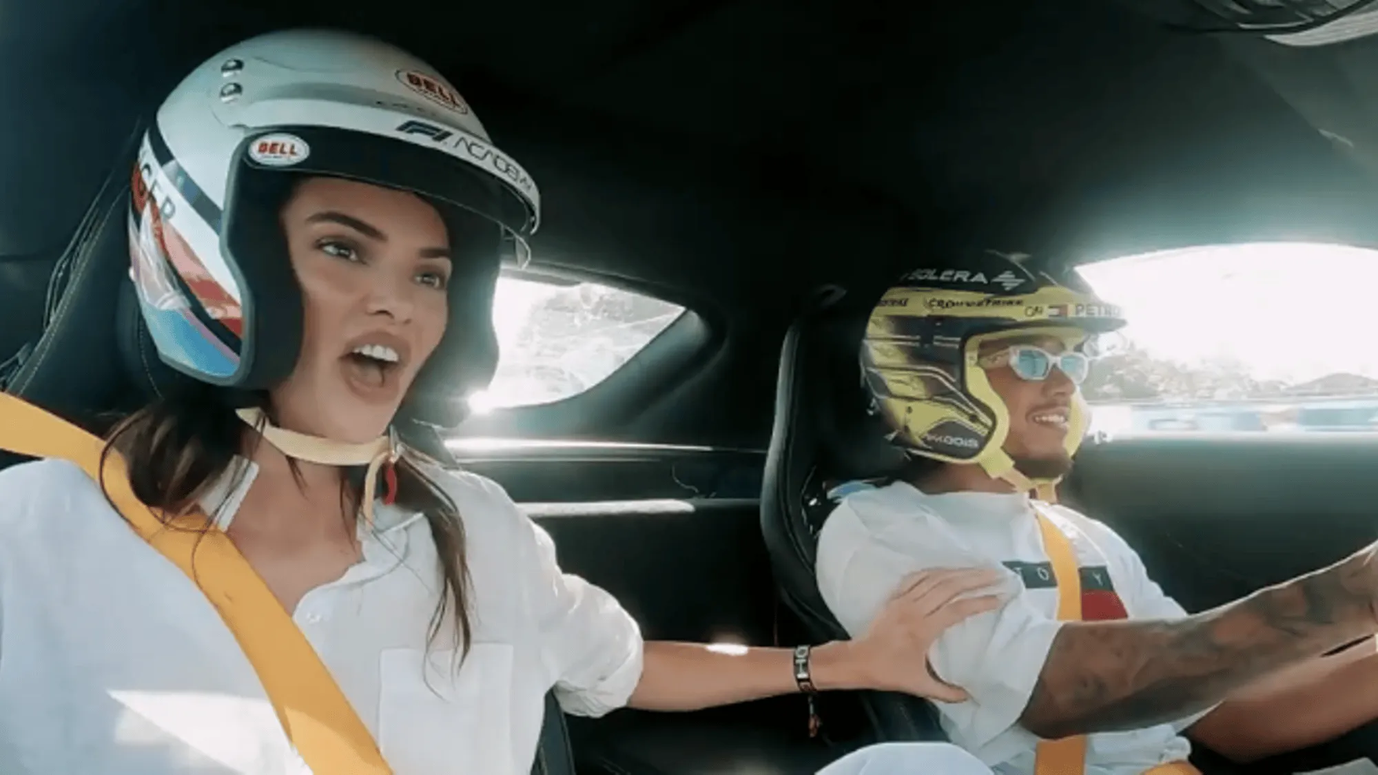 Supermodelo à boleia de Lewis Hamilton não ganhou para o susto!