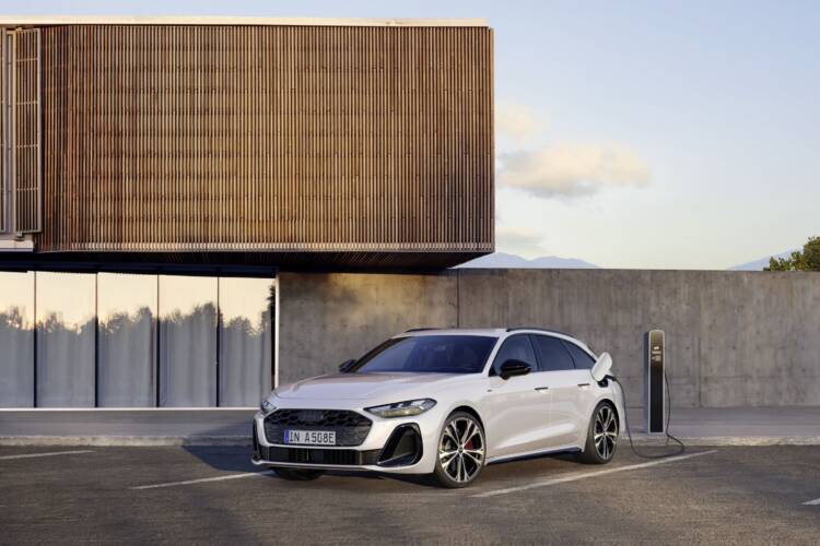 Audi A5 plug-in abandona sigla TFSIe e assume e-Hybrid. Saiba quanto custa.