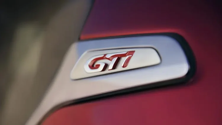É oficial! Sigla GTI vai mesmo regressar aos Peugeot mais desportivos