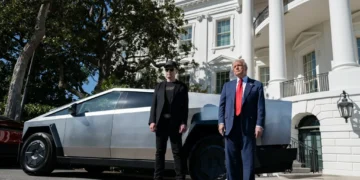 Políticas de Musk “obrigam” milhares a vender os seus Tesla