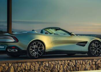 Aston Martin mostra portentoso Vanquish Volante