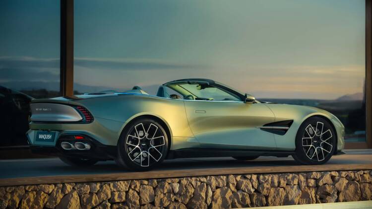 Aston Martin mostra portentoso Vanquish Volante