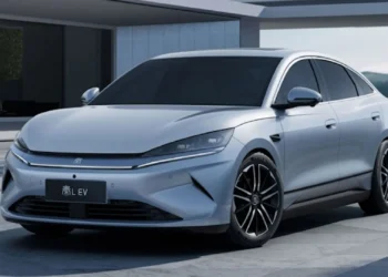 BYD aponta baterias ao Tesla Model 3
