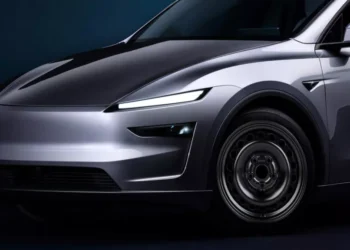 Tesla adia Model Y mais pequeno e planeia Model 3 mais simples