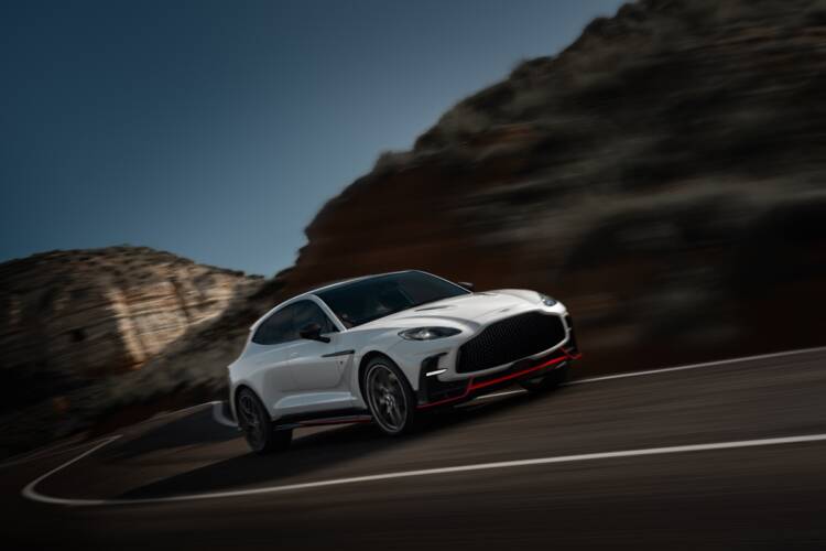 Aston Martin DBX S é um supercarro em formato SUV