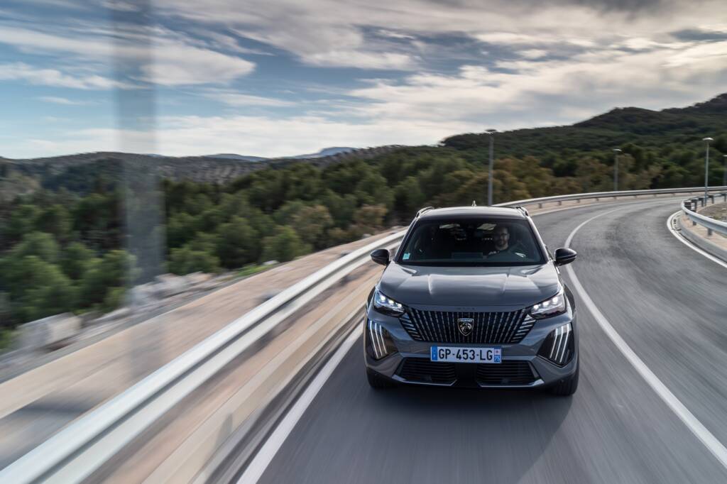 PEUGEOT_E2008