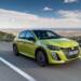 Peugeot E-208 tem mais autonomia e híbridos estão mais potentes