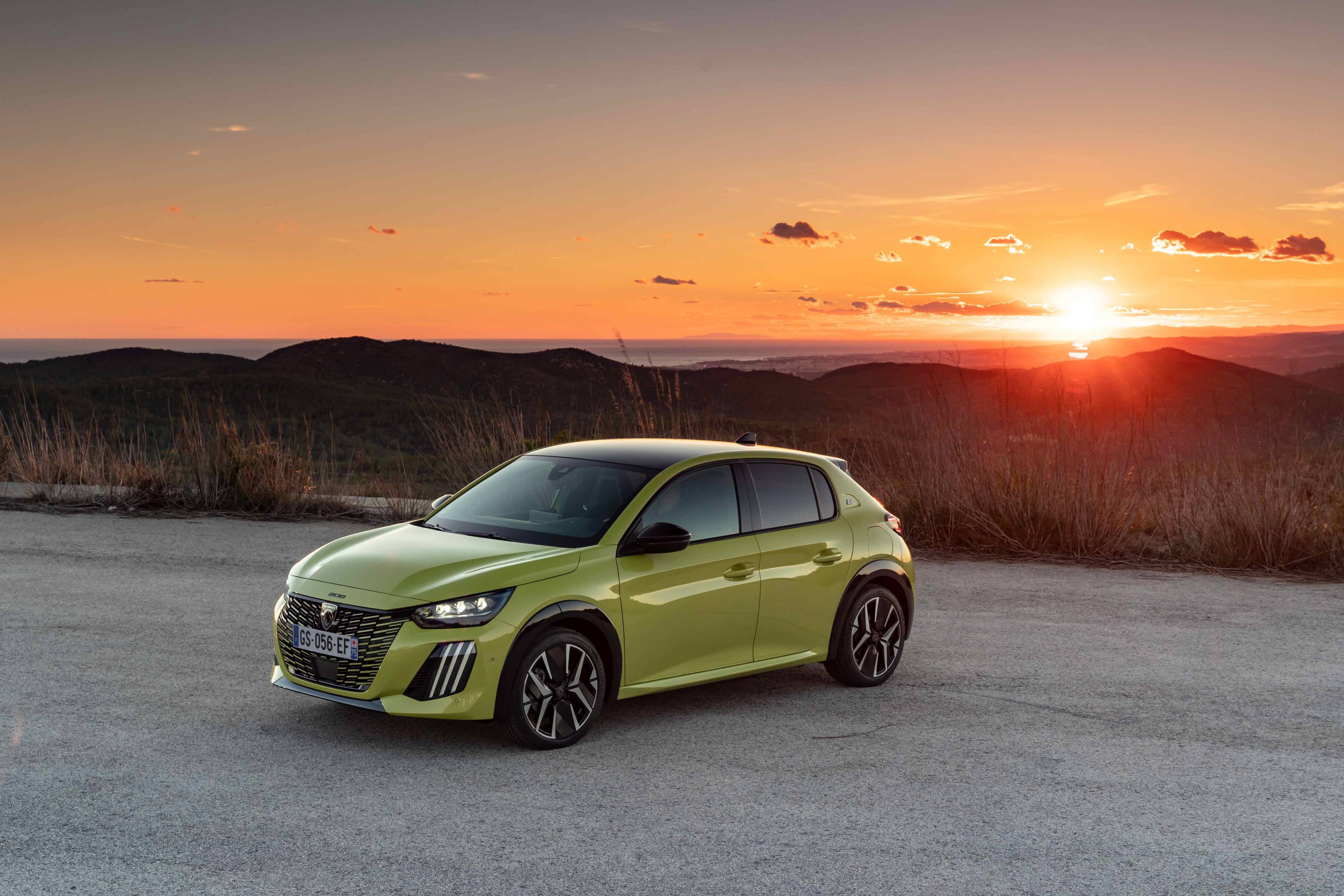 Peugeot E-208