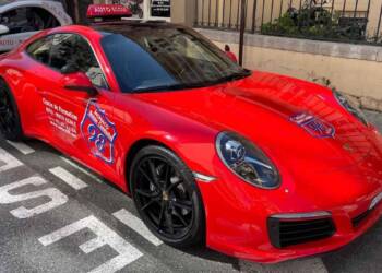 No Mónaco é possível aprender a conduzir num Porsche 911