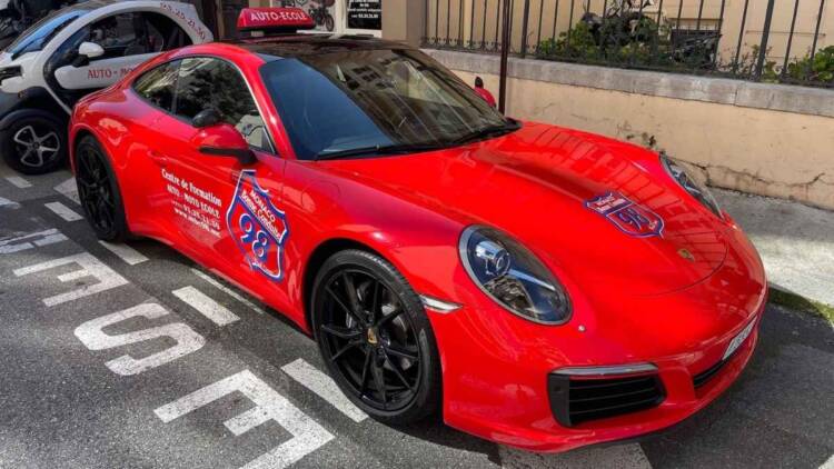 No Mónaco é possível aprender a conduzir num Porsche 911