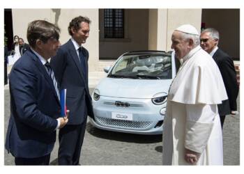 Fiat 500 Papa Francisco