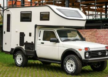 Haverá uma caravana mais barata que esta Lada Niva?