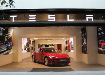 Tesla constrói salas de pânico nos seus concessionários