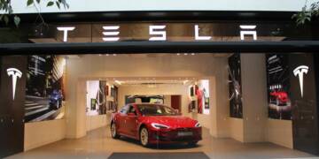 Tesla constrói salas de pânico nos seus concessionários