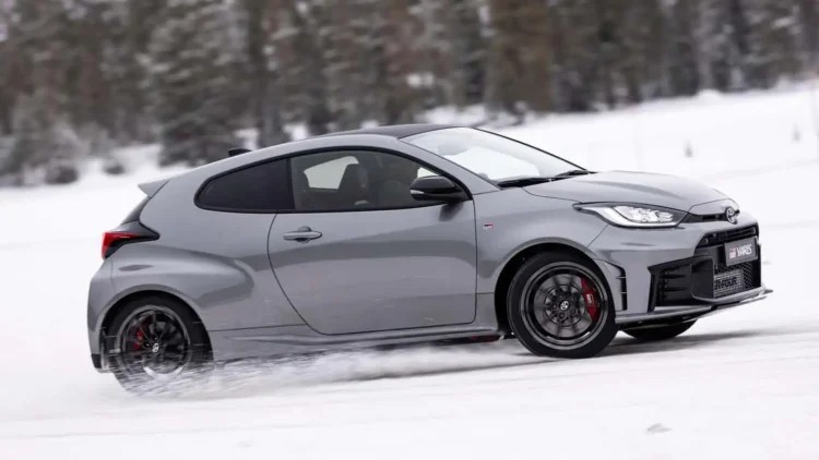 CEO da Koenigsegg vai de Toyota GR Yaris para o trabalho