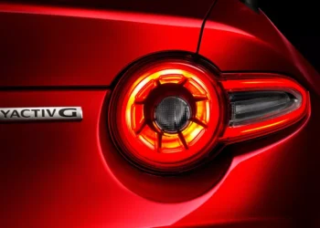 Futuro Mazda MX-5 esconde surpresa debaixo do capô