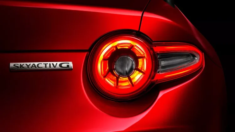 Futuro Mazda MX-5 esconde surpresa debaixo do capô