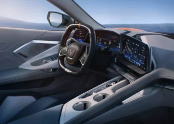 Corvette de 2026 troca botões por ecrãs táteis