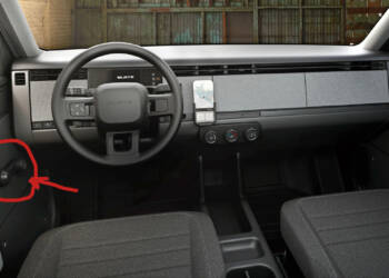 Vidros à manivela em 2025? Esta marca faz carros ‘à antiga’ para salvar a carteira