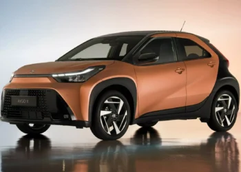 Toyota Aygo X ganha motor eletrificado e versão GR Sport