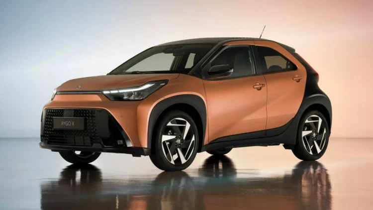 Toyota Aygo X ganha motor eletrificado e versão GR Sport