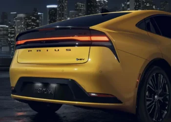 9 milhões de elétricos poluem tanto quanto 27 milhões de híbridos, diz a Toyota