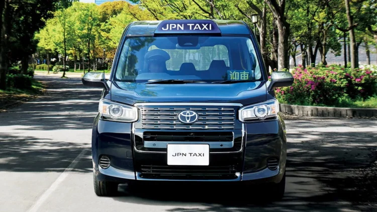 Este é o táxi mais excêntrico do mundo e é um Toyota