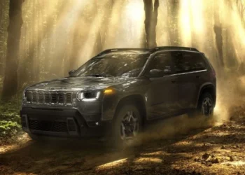 Estas são as primeiras imagens do novo Jeep Cherokee