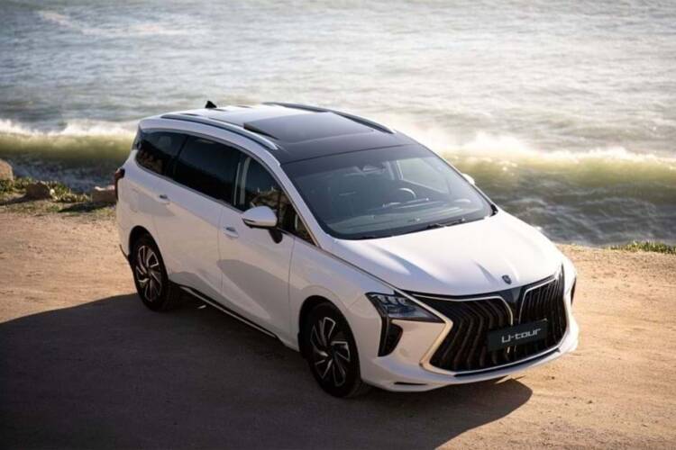 Forthing lança monovolume para sete a gasolina e a GPL