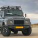 Este Land Rover Defender clássico tem quatro motores