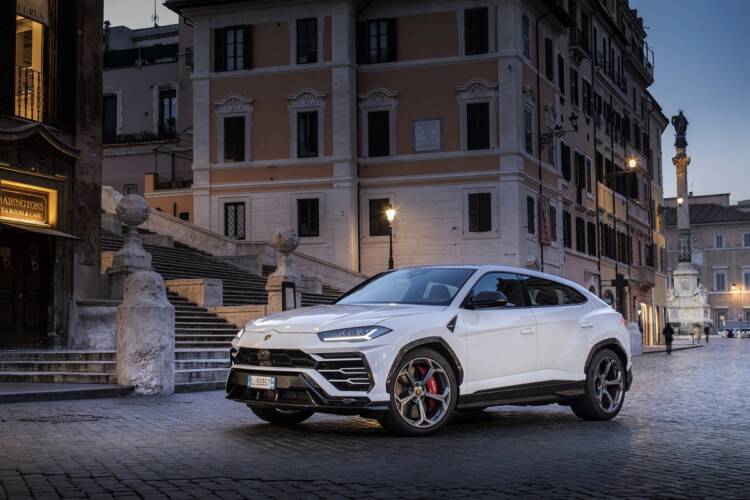 Lamborghini adia Urus EV e reforça aposta no PHEV