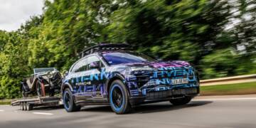 Novo Porsche Cayenne elétrico já anda em testes