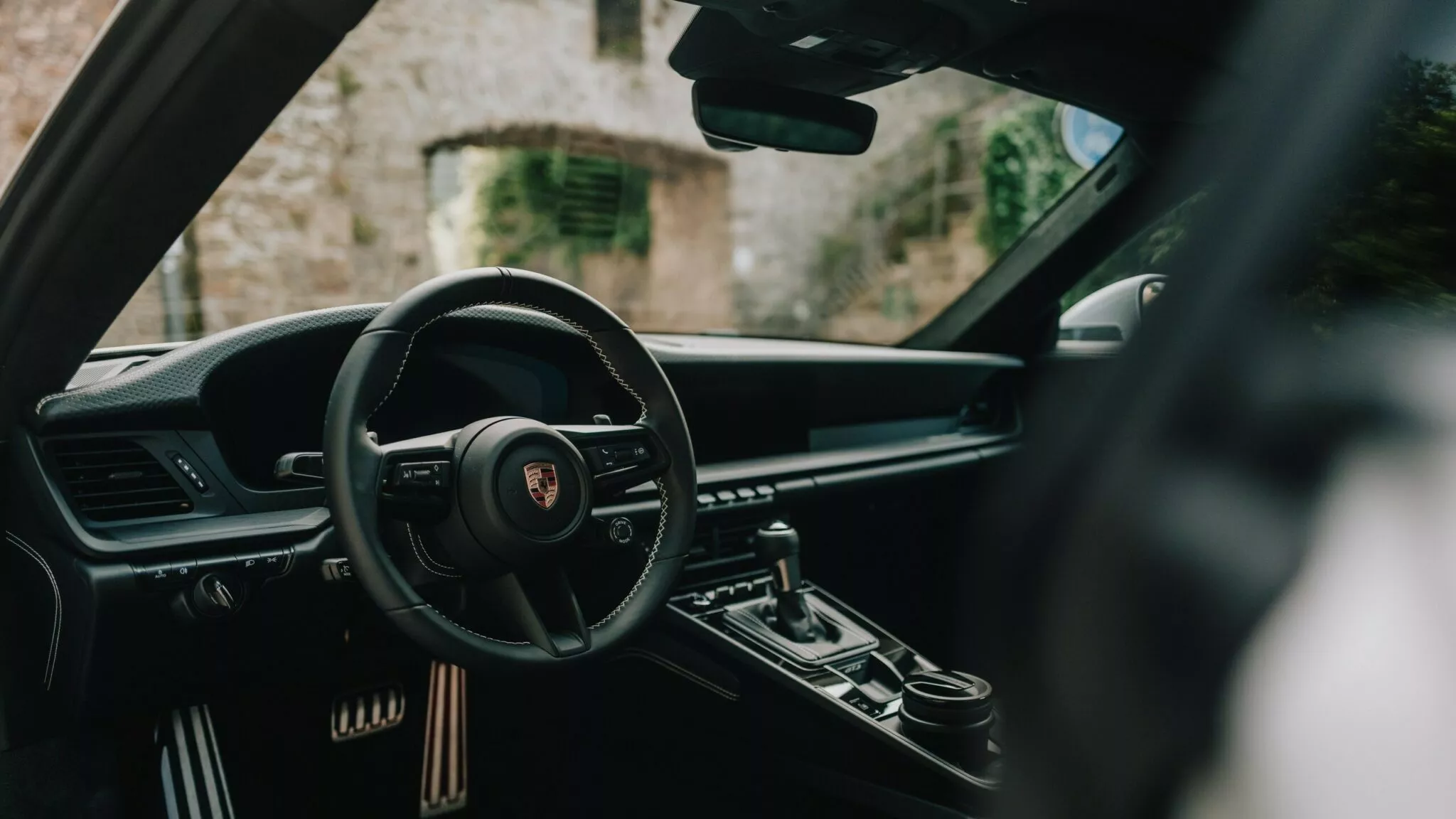 911