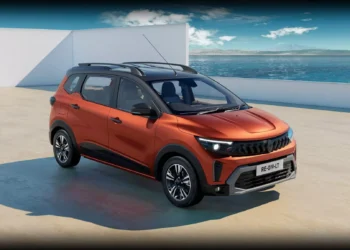 Tribo Renault ganha renovado sete lugares de bolso