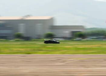 Mistral chega aos 300 km/h antes de ser entregue ao proprietário