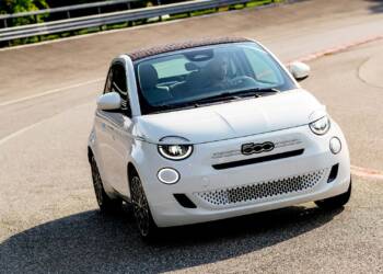 Novo Fiat 500 híbrido vai ter motor 1.0 a gasolina