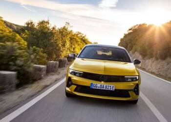 Opel renova Astra PHEV que traz mais autonomia elétrica