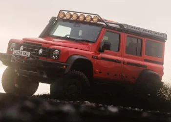 Ineos Grenadier viu a suspensão subir… 19 cm!