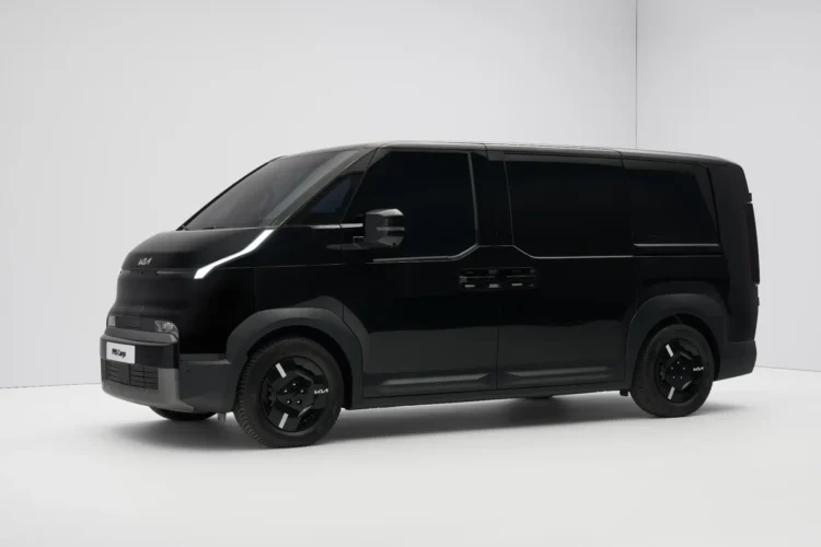 Kia PV5 já está disponível em Portugal em furgão e monovolume