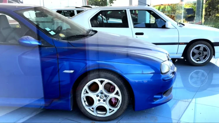 Concessionário Alfa Romeo encerrado há anos mantém carros intactos no interior