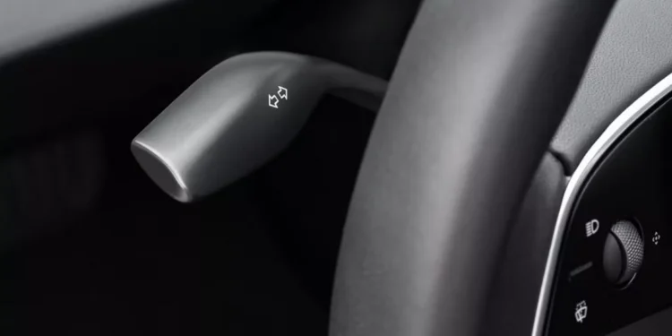 Tesla Model 3 volta a ter haste dos piscas