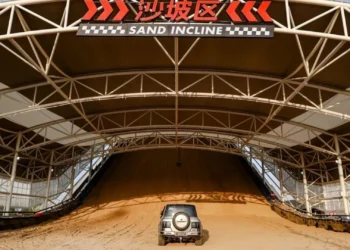 BYD cria parque de diversões para automóveis