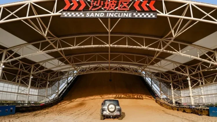 BYD cria parque de diversões para automóveis