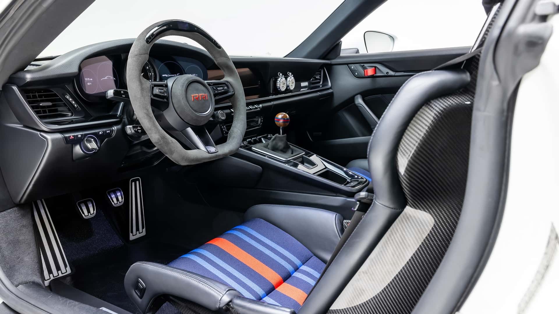 911