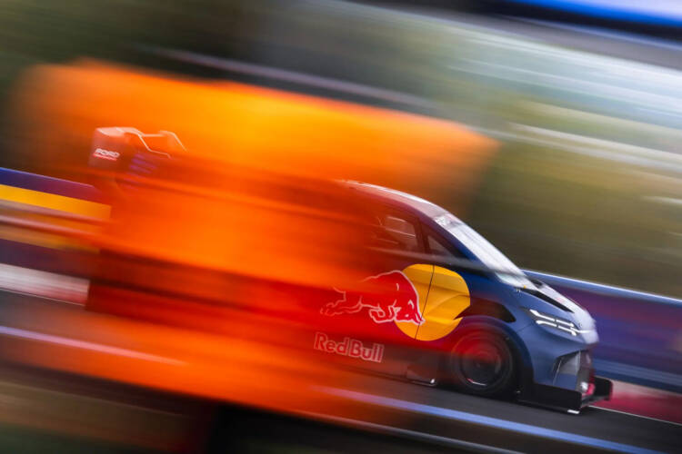 Este furgão é mais rápido que um 911 GT3 RS em Nürburgring