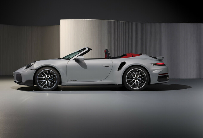 911