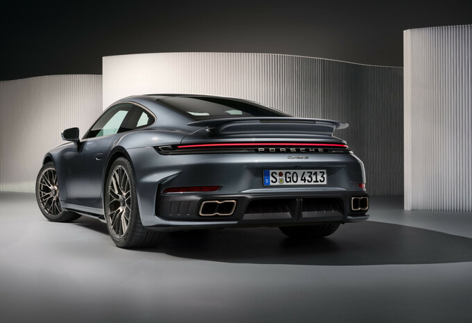 911