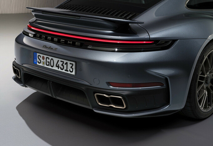 911
