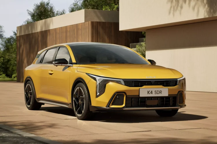 Kia apresenta rival do Golf e promete surpresa na mecânica