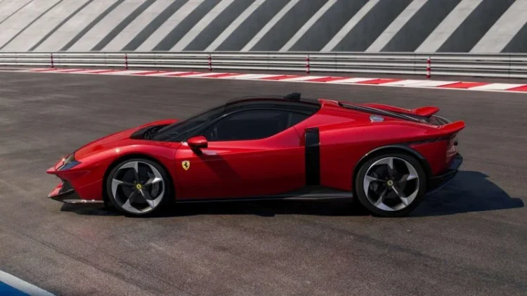 Lancia vendeu menos carros que a Ferrari em 2025